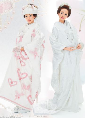 Hvordan finne en kimono for en japansk bryllup. Kjenne til ulike stiler av kimonoer brukes av japanske kvinner på deres bryllupsdag.