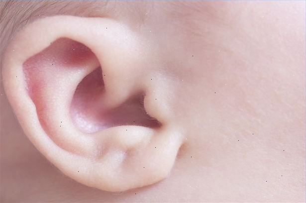 Hvordan du rengjør et barns hull i ørene. Piercing kan være en overgangsrite i noen kulturer.